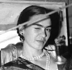 Fotografia di Lucienne Bloch, Frida che fa l'occhiolino, New York, 1933