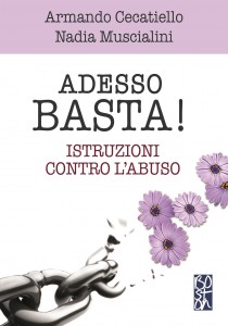 Copertina di “Adesso basta! Istruzioni contro l’abuso”. In essa è raffigurata una catena che si spezza. Dal punto di rottura fioriscono delle gerbere.